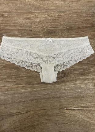Шикарні трусики, ажурні в білому кольорі, від бренду: c&a
