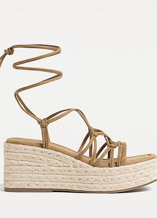 Босоніжки stradivarius жіночі, оригінал. 38 розмір на платформі.