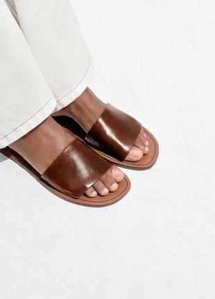 Кожаные мягкие шлепанцы zara