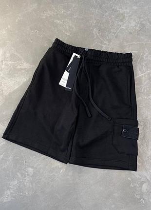 Шорти stone island — топ для активних днів