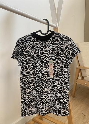 Нова футболка з принтом primark