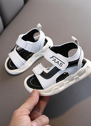 Босоніжки сандалі