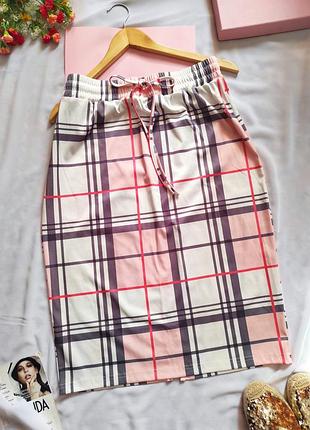 Стильная прямая юбка миди в контрастную клетку юбка по фигуре верх на резинке до колен с разрезом