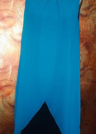 Платье нарядное,цвет больше напоминает последнее фото