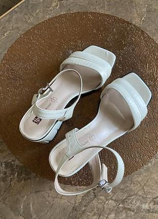 Шкіряні жіночі туфлі