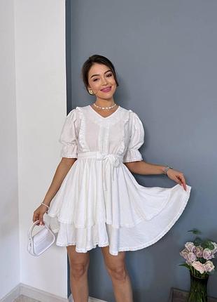 Летнее романтичное льняное платье с кружевом и пышной юбкой