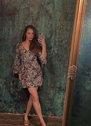 Сукня з широким рукавом