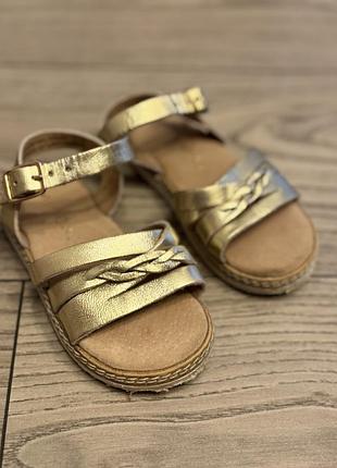 Босоніжки сандалі 4