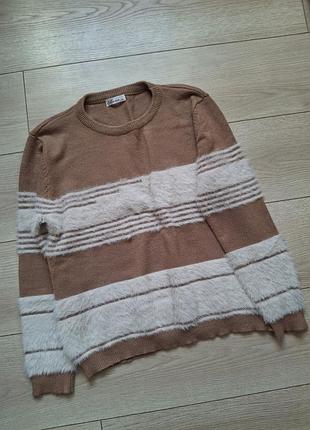 Светр жіночий