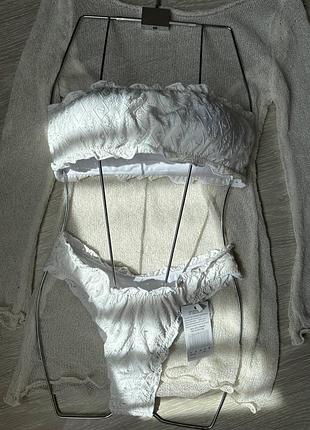 Ніжний білий купальник