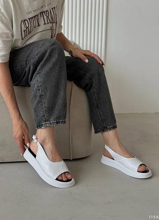 Босоніжки білі шкіряні