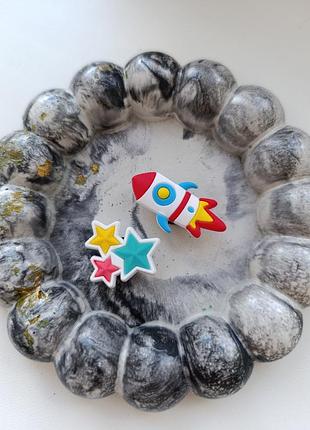 Джибітси на крокси лот набір 2 шт jibbitz crocs ракета зірки