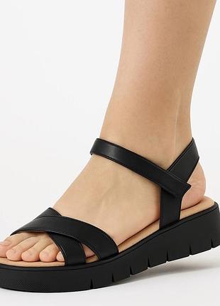 Жіночі, шкіряні босоніжки *geox*