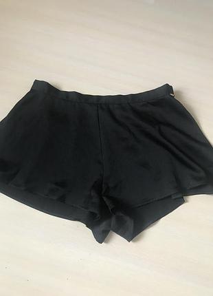 Легкі шорти. bou