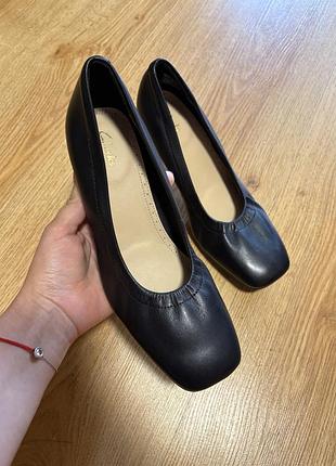 Туфлі жіночі clarks чорні шкіряні