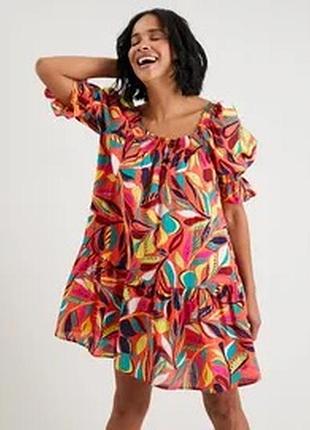 Яскрава сукня