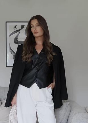 Шкіряна жилетка zara