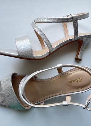 Изящные босоножки clarks, кожа