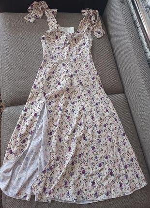Легкое платье в цветы