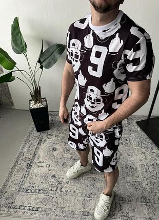 Спортивный костюм футболка и шорты