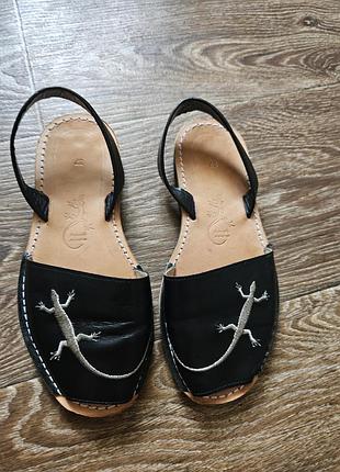 Босоніжки шкіряні