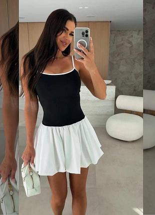 Гарненький комбінований сарафан міні на бретельках з декольте