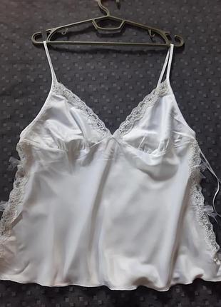 Фірмовий топ на тонких брительках  triumph