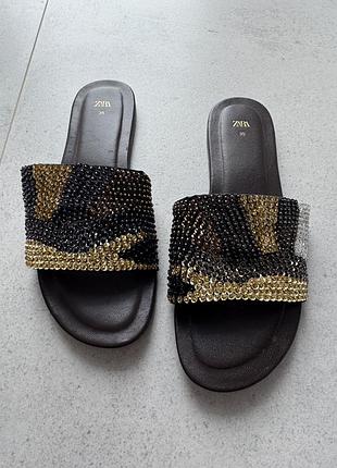 Шльопанці zara