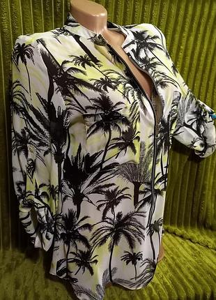 Летняя блузочка на молнии с карманами.ширина плеч38см