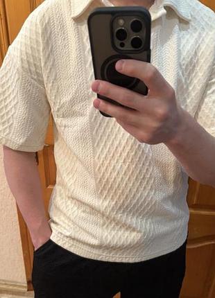 Чоловіча футболка у стилі old money