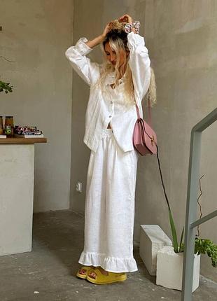 Оригінальний лляний жіночий костюм оверсайз сорочка і широкі штани з воланами