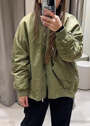 Утеплений бомбер zara