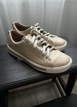 Продам кожаные сникерсы ботинки clarks