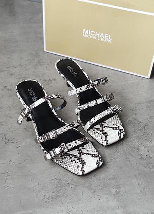 Кожаные босоножки змеиный принт от michael kors размер us 8