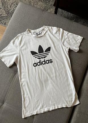 Базова футболка adidas