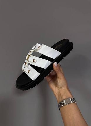 Стильні жіночі шльопанці білі c…tippi slides white / black