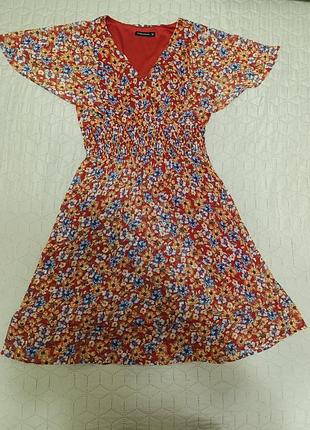 Летнее женское платье.