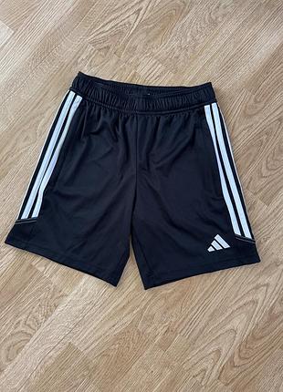 Шорти adidas на 11-12 років