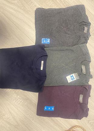 Продам свитер-регланы(3шт) новые. на подростка р.44-46