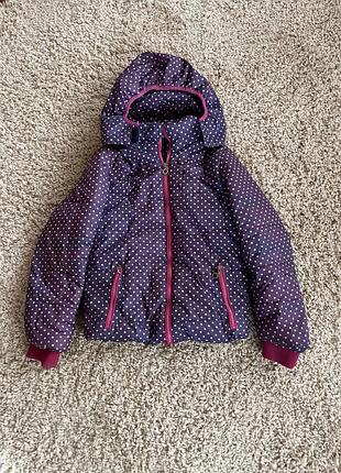 Куртка біля дому