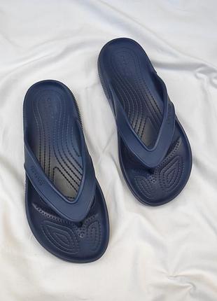 Базові сині шльопанці ✨ crocs✨ в'єтнамки сланці шльопанки з написом crocs jibbitz classic ii flip