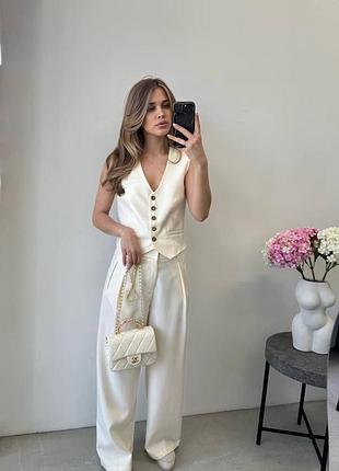 Женский костюм