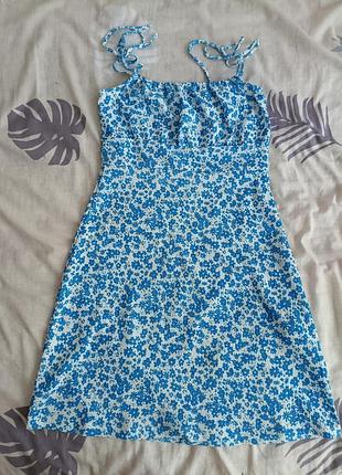 Легка сукня на літо