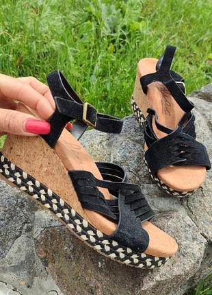 Шикарные босоножки