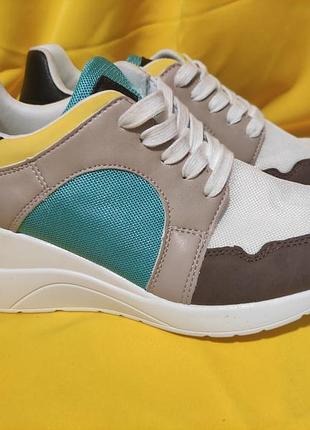 Женские кроссовки на лето