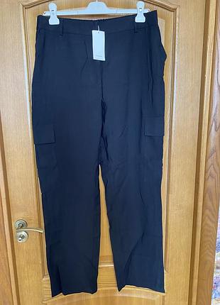 Новые прямые тонкие чёрные брюки на резинке с накладными карманами 50-52 р