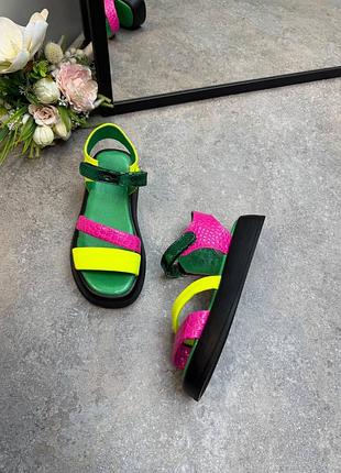 Разноцветные женские босоножки