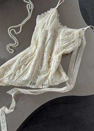 Майка гіпюрова на підкладі мереживна легка на тонких бретелях подовжена