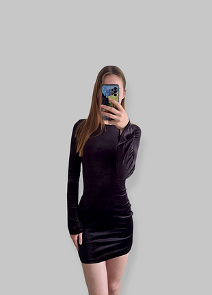 Платье женское короткое h&m divided, xs, черная, бархат, вырез на спине, цепочка со стразами
