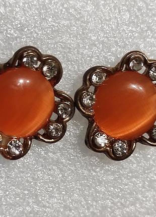 Стильные гвоздики, серьги со вставками камней